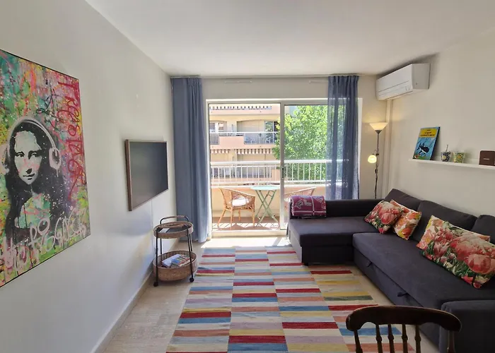 2 Pieces Avec Garage Au Centre, A 50m De La Plage, Climatise - Fr-1-780-36 * Sainte-Maxime